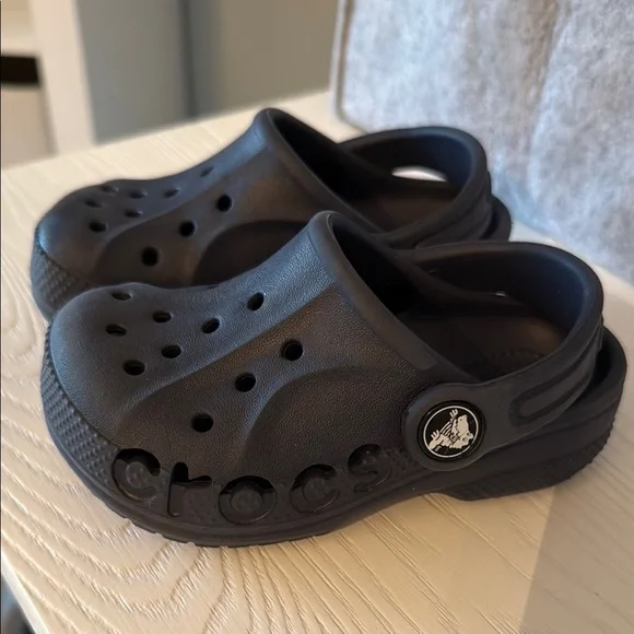 Crocs like new Crocs, The Casual-Comfort Shoe Brand, Is Gaining Traction In  main image 3